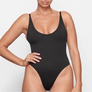 NWT SKIMS SCOOP NECK ONE PIECE, In Onyx size 3X